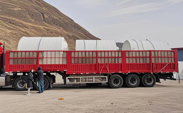 安定塑料桶装车完毕准备运输中
